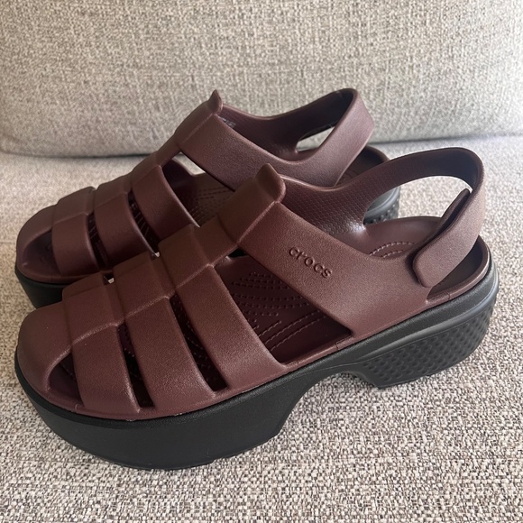 CROCS Stomp Fisherman Sandal Platform in Mocha Unisex Size Women's 10 / Men's 8 - Picture 6 of 13